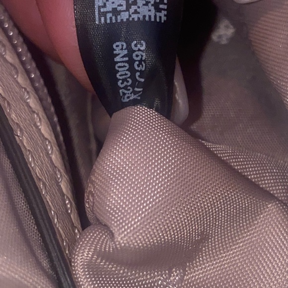 MICHAEL KORS
Sloan Large Pink Shoulder Bag - Picture 12 of 17